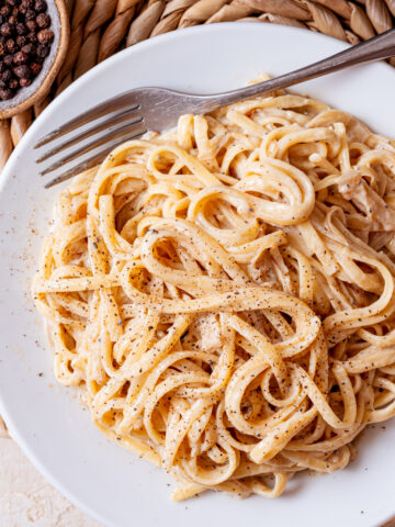 vegan caramelised onion cacio e pepe